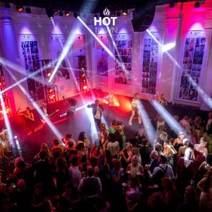 Hot Town Club5