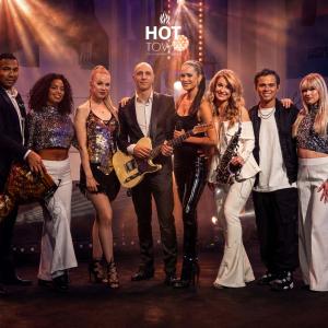 Hot Town Club5