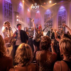 Hot Town Club5